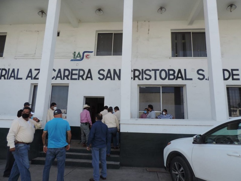 ZUCARMEX RETRASA PAGO DE LIQUIDACIÓN, CAÑEROS PROTESTAN EN OFICINAS DEL SAN CRISTÓBAL