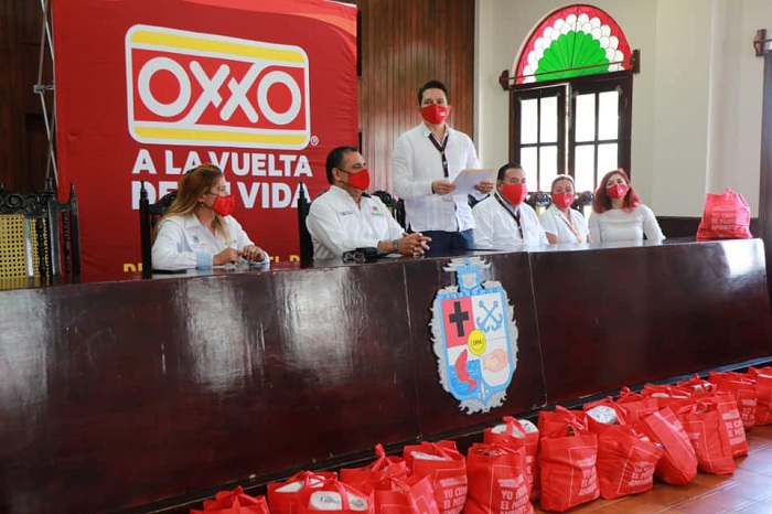BOGAR AGRADECE A OXXO DESPENSAS PARA FAMILIAS DE ALVARADO