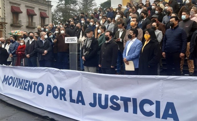 SENADORES Y ABOGADOS PROTESTAN EN VERACRUZ POR DETENCIONES ARBITRARIAS